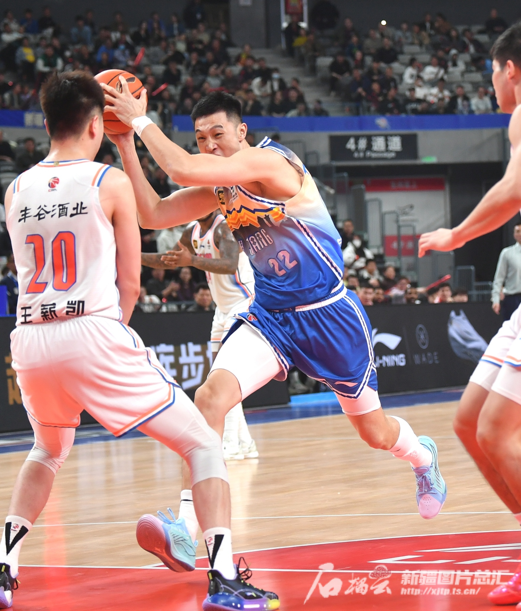 新疆男篮力压对手,势不可挡的简单介绍 新疆男篮力压对手,势不可挡的简单介绍