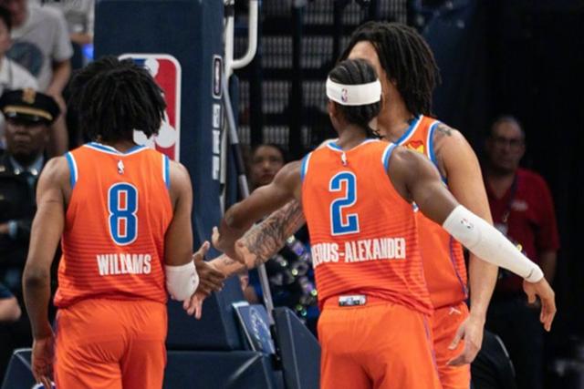 高空对决：鹈鹕对决太阳，谁将笑到最后？