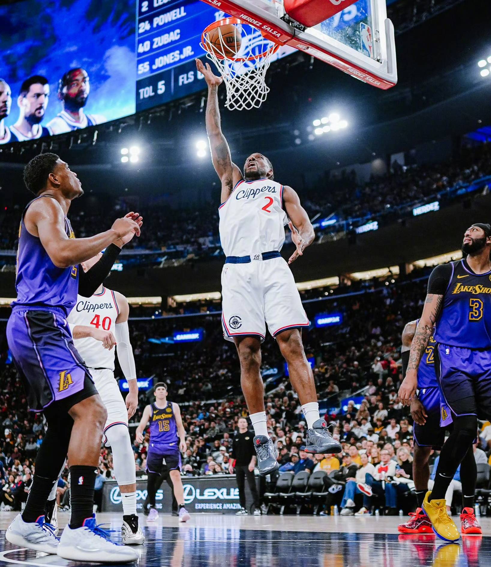 湖人小前锋连续得分,帮助球队取得连胜 湖人小前锋连续得分,帮助球队取得连胜