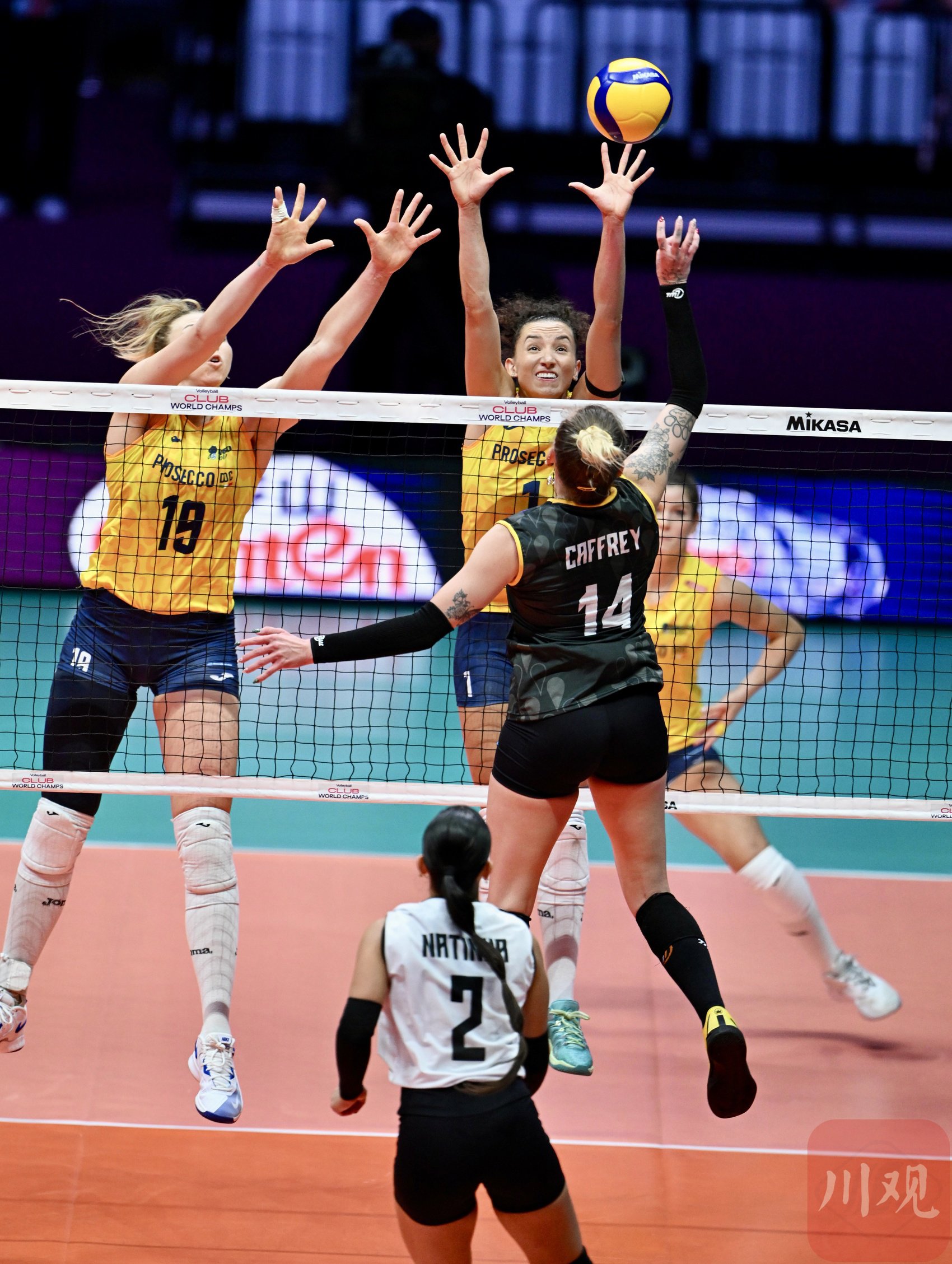 关于女子排球比赛中俄罗斯队力克对手夺魁的信息 关于女子排球比赛中俄罗斯队力克对手夺魁的信息