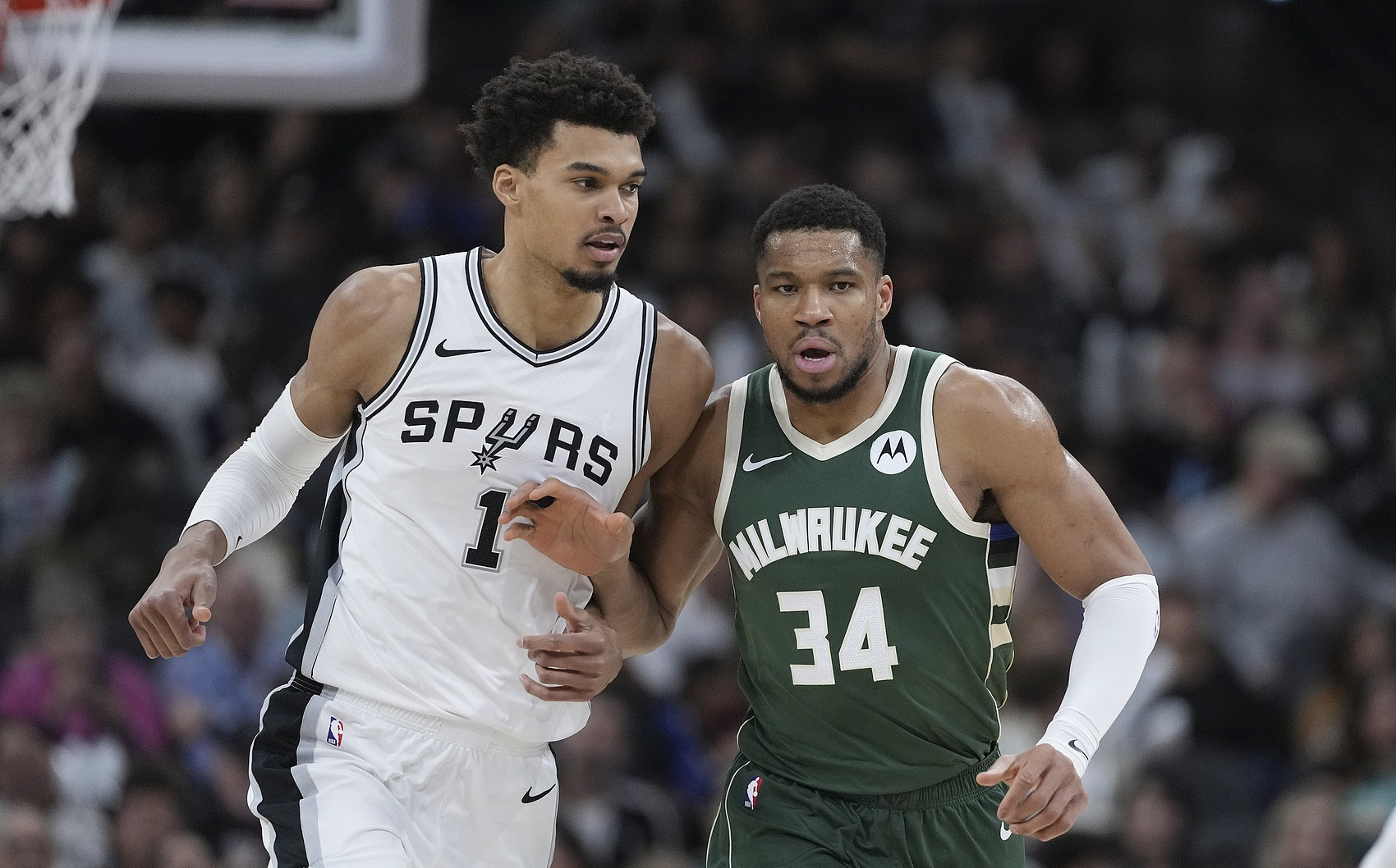 马刺击败国王,兰德尔破门得手的简单介绍 马刺击败国王,兰德尔破门得手的简单介绍