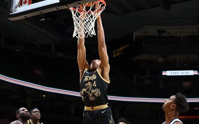 马刺横扫江苏队，西亚卡姆关键制胜