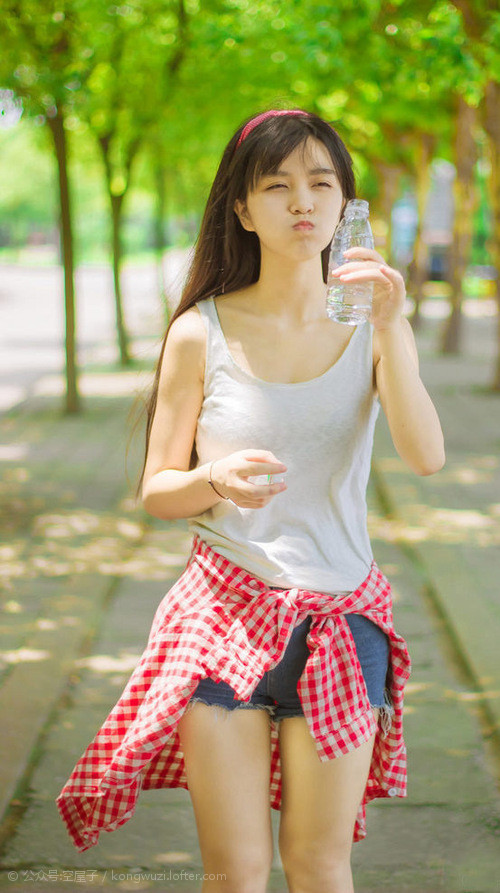 赛道激战与球场轻取，F1街道赛焦点战中的速度与策略