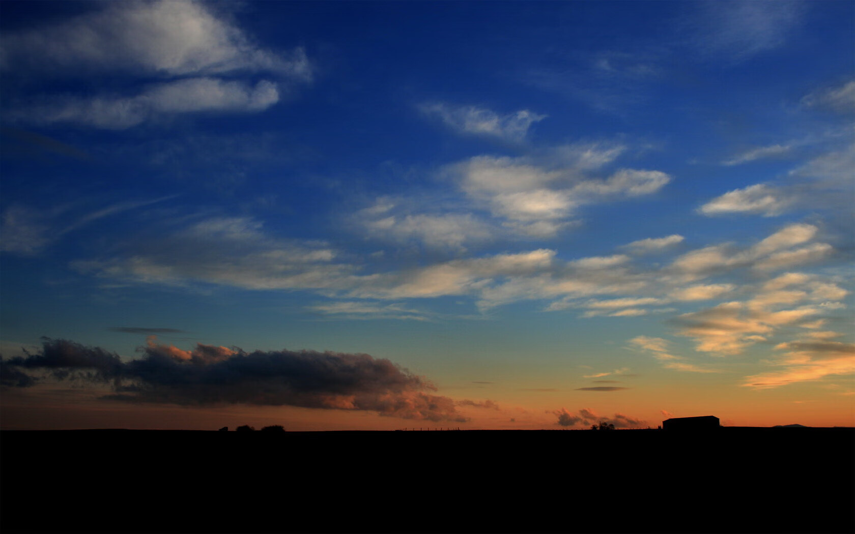 双线交织，AC米兰铁蹄踏碎伊斯坦布尔之夜，卢卡库2026铁塔之影已笼罩世界之巅