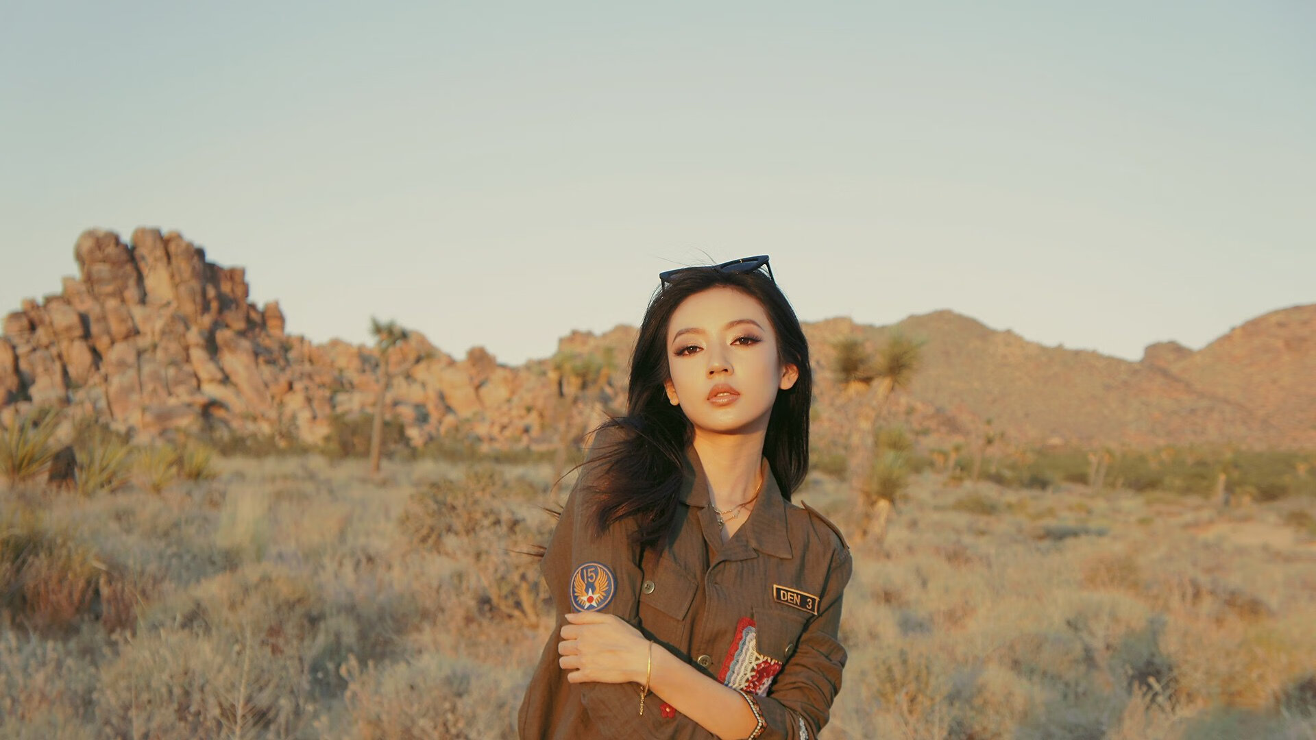 国家德比的战鼓与火箭的轻鸣，当两种体育激情在同一个夜晚交响