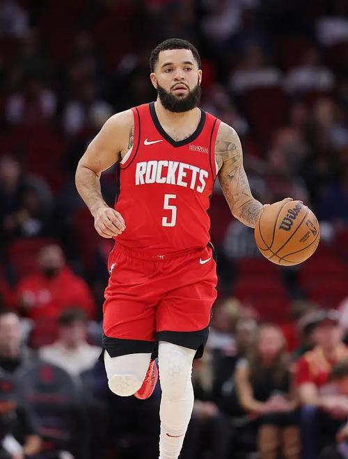 广厦队对阵雷霆，范弗利特带动全队节奏